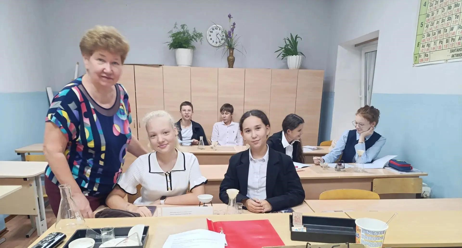 🧪 Химия — это не только формулы и уравнения, но и настоящие эксперименты!